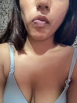 4U143's sex show image