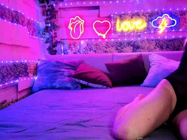 2Laski2's sex show image