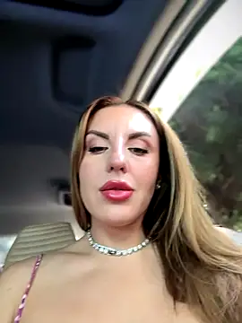 MilfNextDoor20's sex show image