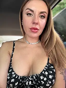 MilfNextDoor20's sex show image