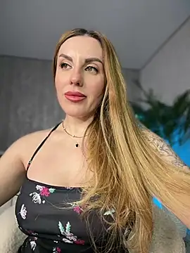 MilfNextDoor20's sex show image
