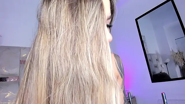 Lola_Blondie's sex show image