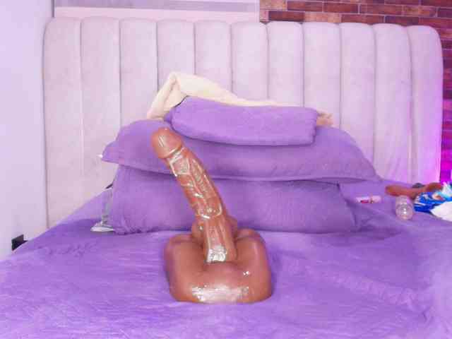 ssusy-ebony's sex show image