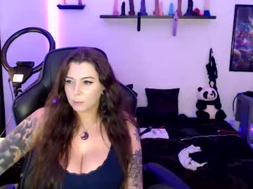 bigtittedtattedlesbian's sex show image bigtittedtattedlesbian's sex show image