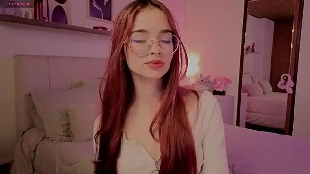 Изображение секс-шоу модели Roxxy_mora Изображение секс-шоу модели Roxxy_mora