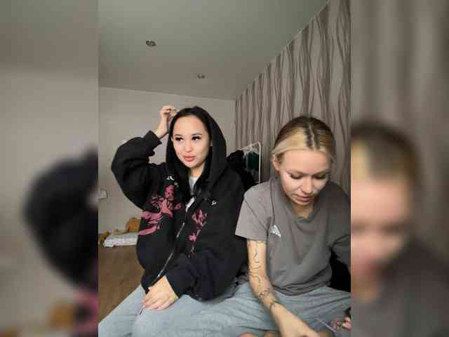 EmyEva's sex show image