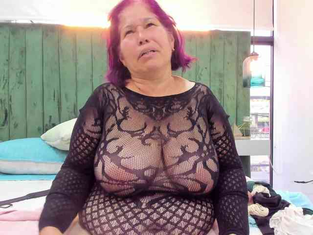 girl-amada's sex show image