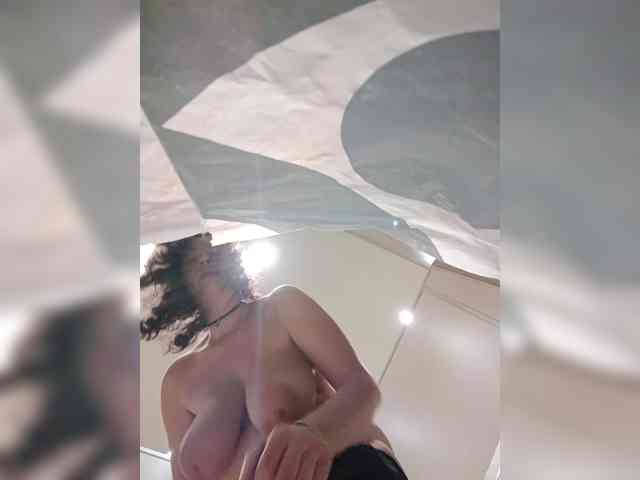 Annanas's sex show image