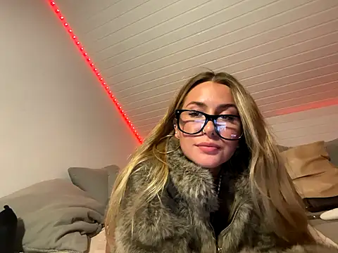 Sexshow-Bild von goddesemiiyy