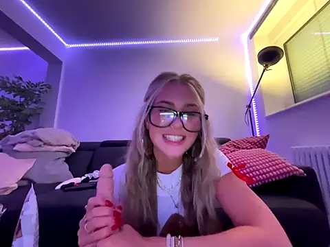 goddesemiiyy's sex show image goddesemiiyy's sex show image