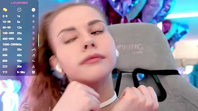 Vikki_Cheese's sex show image