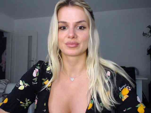 Изображение секс-шоу модели Cornelia22hot