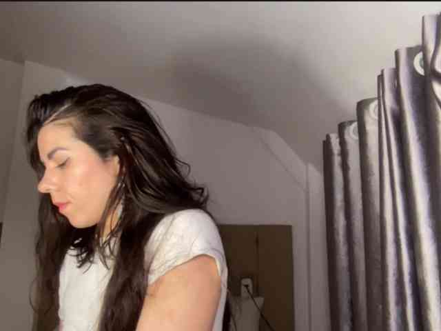 NikaV9ro's sex show image