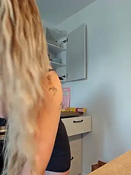 LilyOrion's sex show image