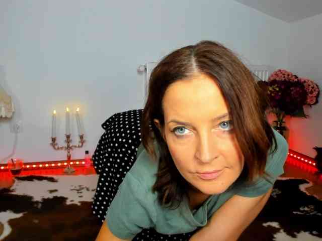 SatyneQueen's sex show image