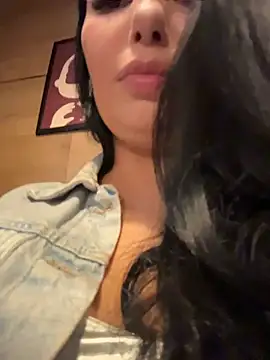Tisha_Busty's sex show image