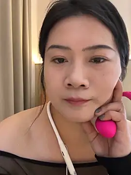 mo-mo-69's sex show image