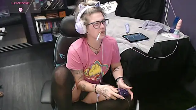 Изображение секс-шоу модели oddywithabody