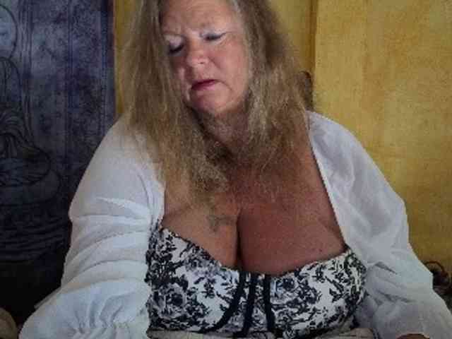 lady-vamp's sex show image