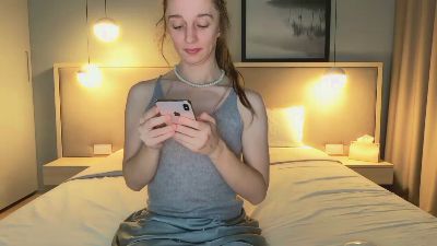 Sexshow-Bild von ShySchoolGrl Sexshow-Bild von ShySchoolGrl