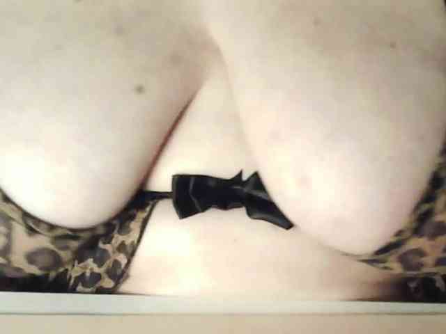 peachyshow's sex show image