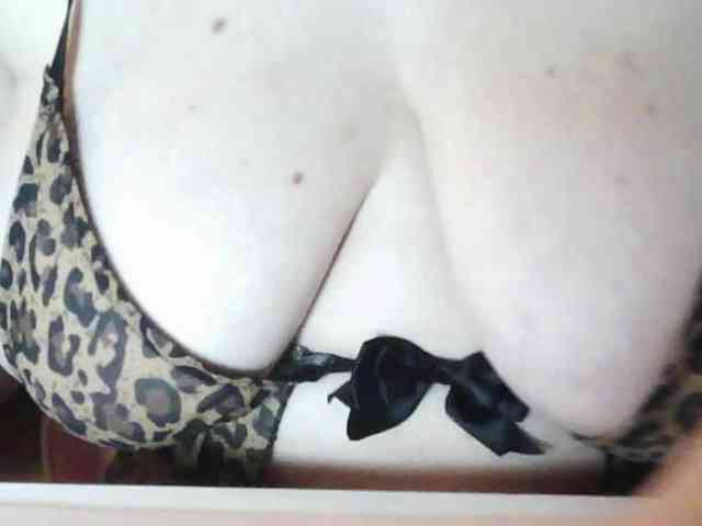 peachyshow's sex show image