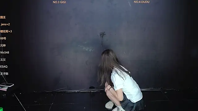 88_Emeralds's sex show image