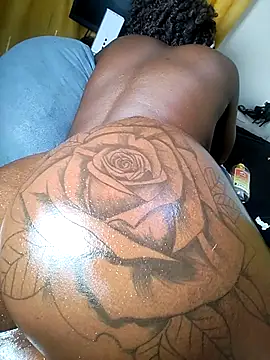 Sexshow-Bild von Hugemassivebootie Sexshow-Bild von Hugemassivebootie