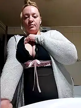 HotStepmommy4's sex show image