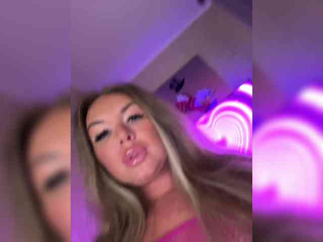 VictoriaDiamo's sex show image VictoriaDiamo's sex show image