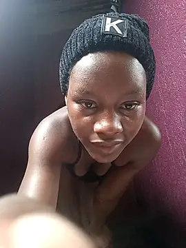 Изображение секс-шоу модели Petite_li Изображение секс-шоу модели Petite_li