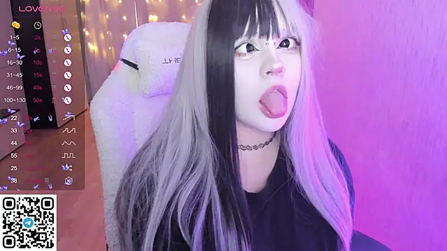 SelenaCute's sex show image