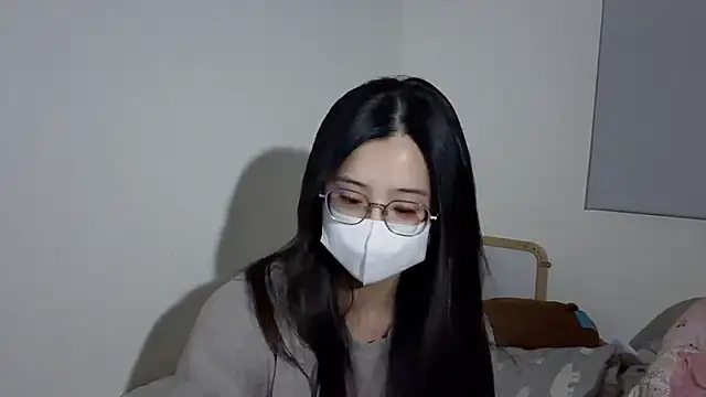 LHeart's sex show image