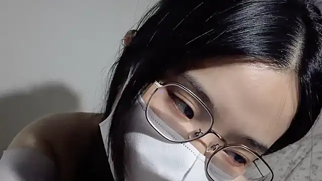 LHeart's sex show image