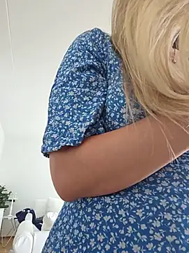 Nova-Lee's sex show image