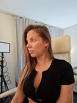 Nova-Lee's sex show image