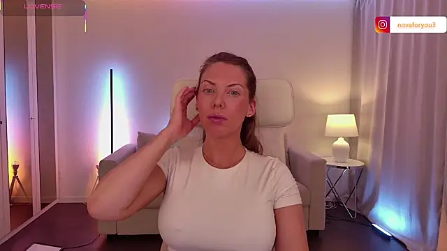 Nova-Lee's sex show image