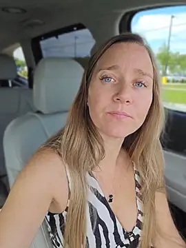 SkyelarsWorld's sex show image
