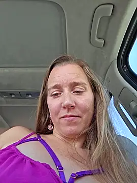 SkyelarsWorld's sex show image