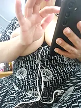 Queen_355's sex show image