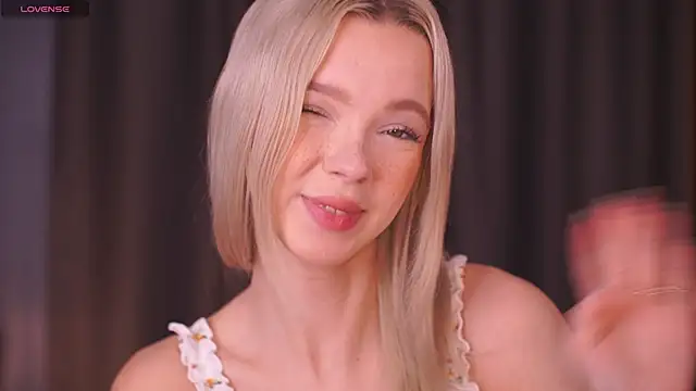 TastyTiffy's sex show image