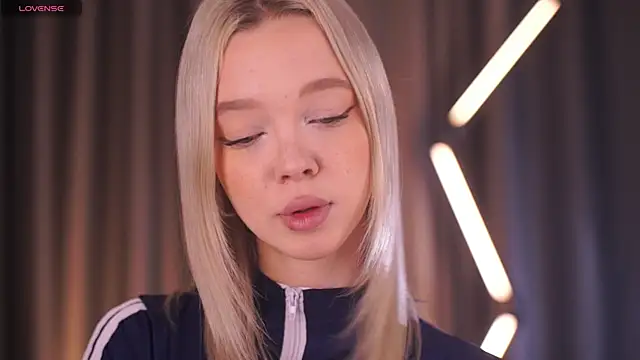 TastyTiffy's sex show image