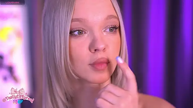 TastyTiffy's sex show image