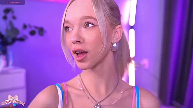 TastyTiffy's sex show image