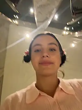 MiaTee's sex show image