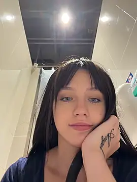 MiaTee's sex show image