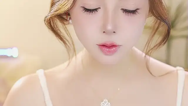Изображение секс-шоу модели Qiaoqiao__