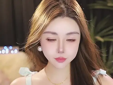Изображение секс-шоу модели Qiaoqiao__ Изображение секс-шоу модели Qiaoqiao__