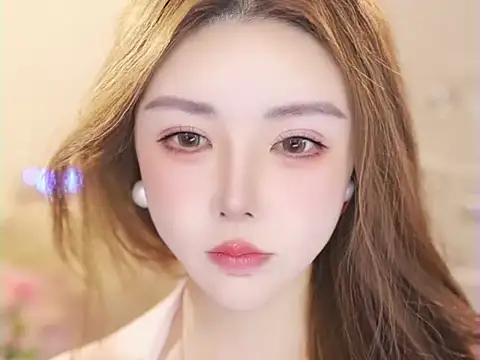 Изображение секс-шоу модели Qiaoqiao__ Изображение секс-шоу модели Qiaoqiao__