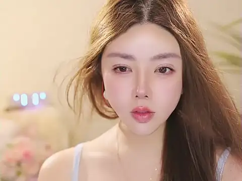 Изображение секс-шоу модели Qiaoqiao__ Изображение секс-шоу модели Qiaoqiao__